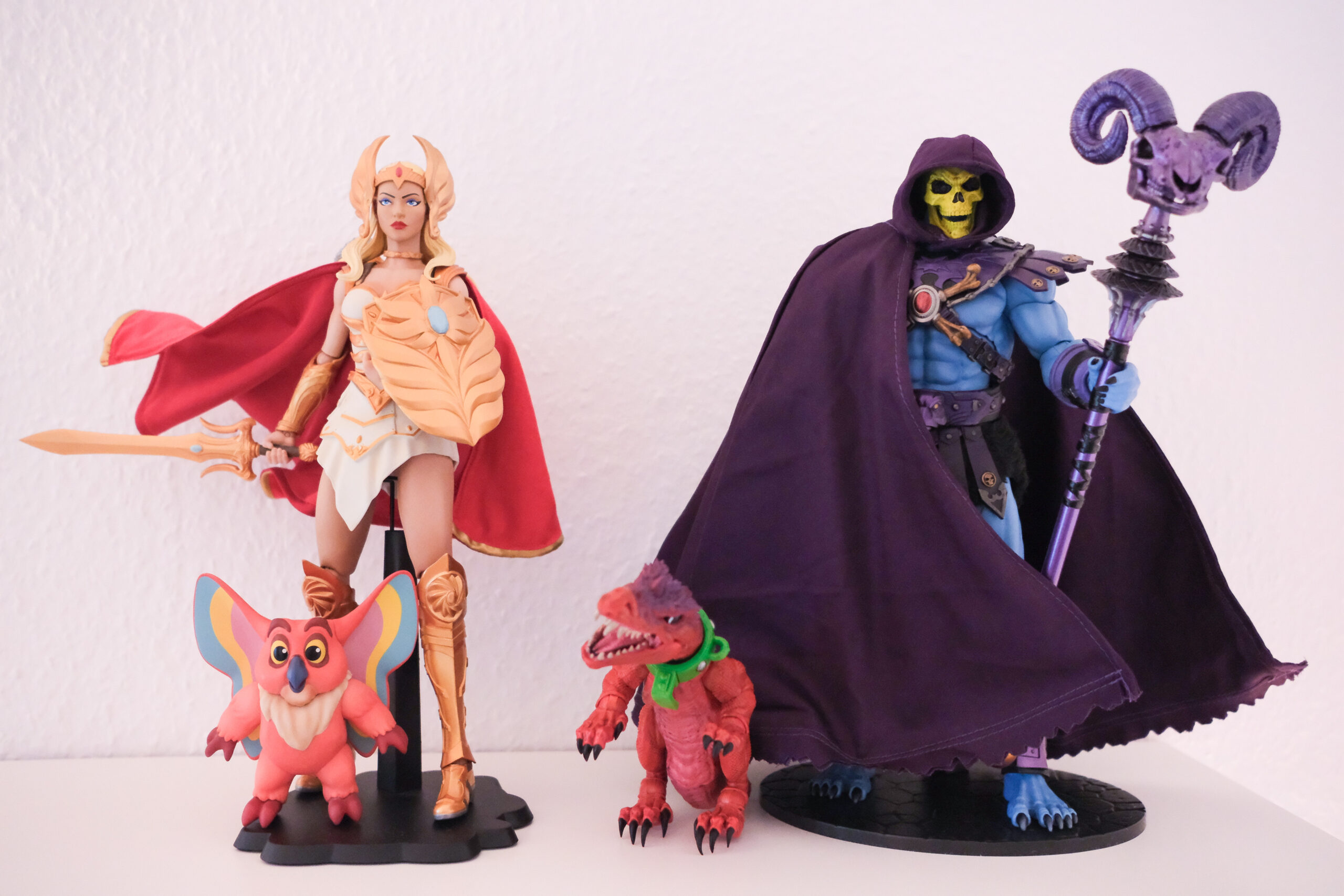 Skeletor und She-Ra von Mondo in der Deluxe-Version