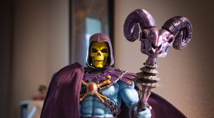 Skeletor von Mondo in der Deluxe-Version im Unboxing